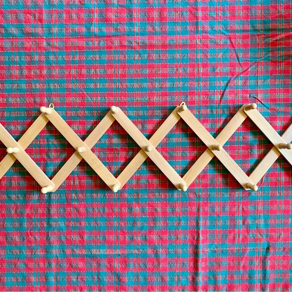 Accordion Style Expandable Wooden Coat Rack (1 of 2 - see other listing) - Picture 4 of 7